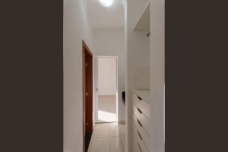 Casa de condomínio para alugar com 250m², 4 quartos e 2 vagas Casa de condomínio para alugar com 250m², 4 quartos e 2 vagasCloset da suíte 2
