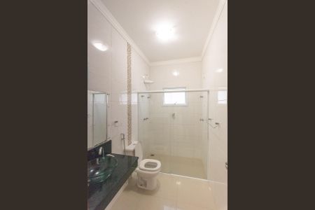 Casa de condomínio para alugar com 250m², 4 quartos e 2 vagas Casa de condomínio para alugar com 250m², 4 quartos e 2 vagasBanheiro da Suíte 4