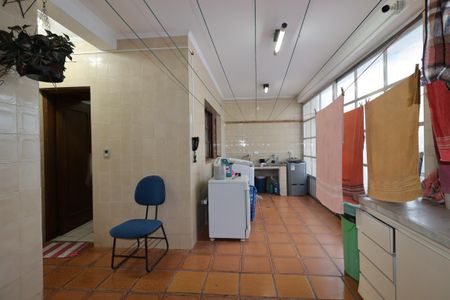 Casa à venda com 328m², 4 quartos e 4 vagasÁrea de Serviço