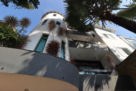 Casa à venda com 328m², 4 quartos e 4 vagasFachada