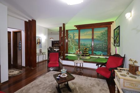 Casa à venda com 328m², 4 quartos e 4 vagasSala de Estar