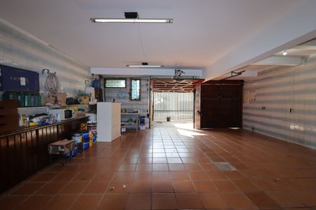 Casa à venda com 328m², 4 quartos e 4 vagasGaragem