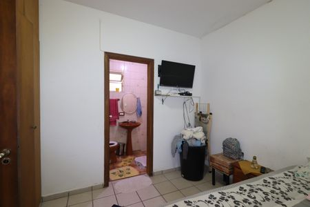 Casa à venda com 328m², 4 quartos e 4 vagasQuarto de Serviço