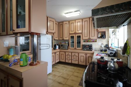 Casa à venda com 328m², 4 quartos e 4 vagasCozinha