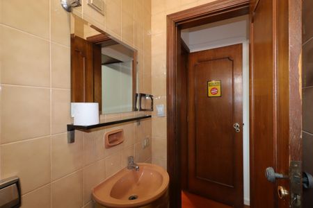 Casa à venda com 328m², 4 quartos e 4 vagasBanheiro da Suíte 2