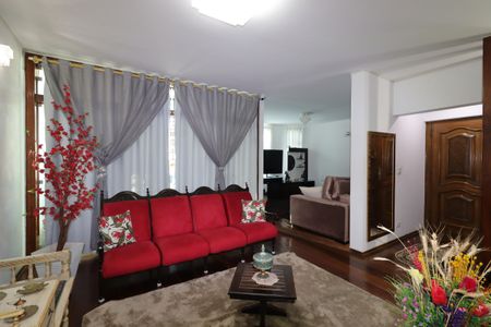 Casa à venda com 328m², 4 quartos e 4 vagasSala de Estar