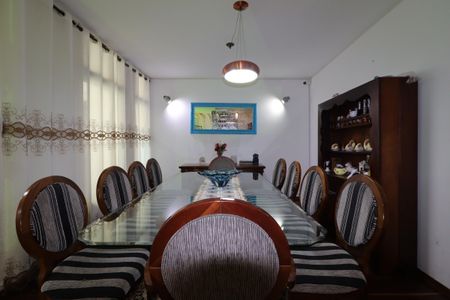 Casa à venda com 328m², 4 quartos e 4 vagasSala de Jantar