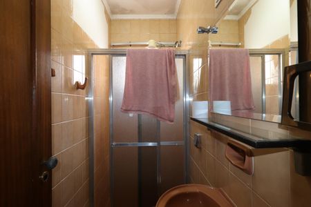 Casa à venda com 328m², 4 quartos e 4 vagasBanheiro da Suíte 2