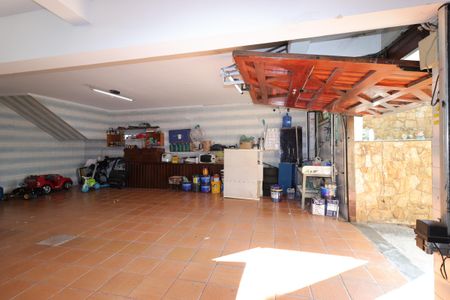 Casa à venda com 328m², 4 quartos e 4 vagasGaragem
