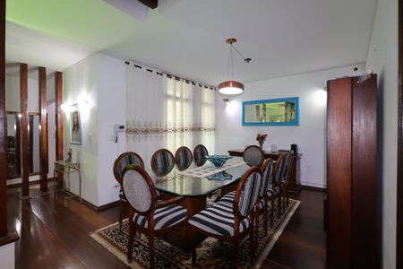 Casa à venda com 328m², 4 quartos e 4 vagasSala de Jantar