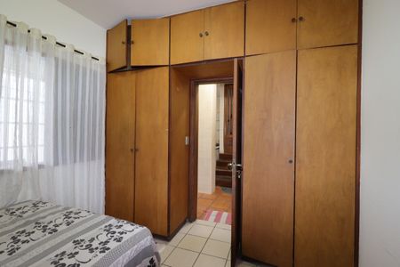 Casa à venda com 328m², 4 quartos e 4 vagasQuarto de Serviço