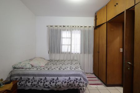 Casa à venda com 328m², 4 quartos e 4 vagasQuarto de Serviço