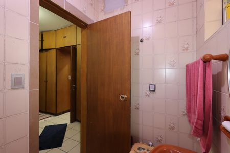 Casa à venda com 328m², 4 quartos e 4 vagasBanheiro de Serviço