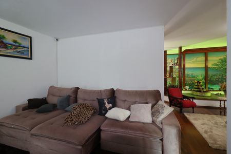 Casa à venda com 328m², 4 quartos e 4 vagasSala de TV 1