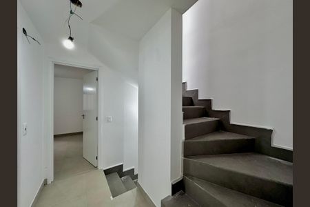 Casa à venda com 186m², 3 quartos e 2 vagas Casa à venda com 186m², 3 quartos e 2 vagasCorredor Quartos