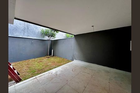 Casa à venda com 186m², 3 quartos e 2 vagas Casa à venda com 186m², 3 quartos e 2 vagasQuintal