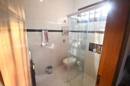 Casa à venda com 207m², 4 quartos e 2 vagasBanheiro 1