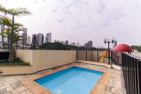 Apartamento à venda com 180m², 3 quartos e 4 vagas Apartamento à venda com 180m², 3 quartos e 4 vagasÁrea comum - Piscina