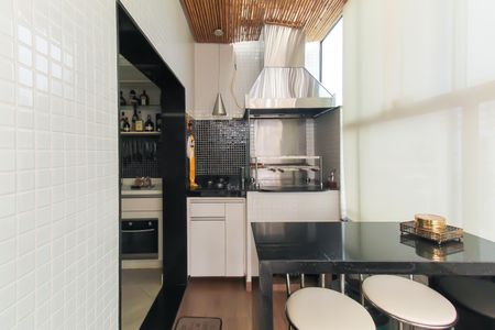 Apartamento à venda com 180m², 3 quartos e 4 vagas Apartamento à venda com 180m², 3 quartos e 4 vagasChurrasqueira