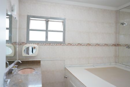 Casa à venda com 252m², 1 quarto e 2 vagasBanheiro do Quarto 2