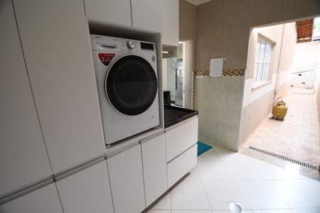 Casa à venda com 160m², 3 quartos e 4 vagasÁrea de Serviço