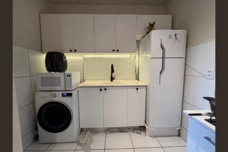 Apartamento à venda com 48m², 2 quartos e 1 vaga Apartamento à venda com 48m², 2 quartos e 1 vagaCozinha e Área de Serviço