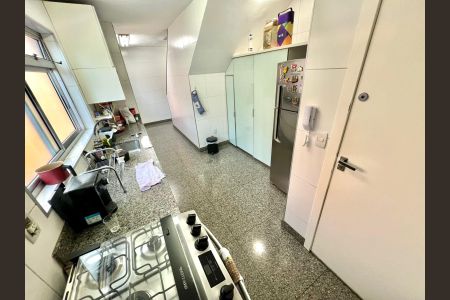Apartamento à venda com 320m², 5 quartos e 4 vagas Apartamento à venda com 320m², 5 quartos e 4 vagasCozinha