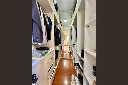 Apartamento à venda com 320m², 5 quartos e 4 vagas Apartamento à venda com 320m², 5 quartos e 4 vagas Closet Suíte 1