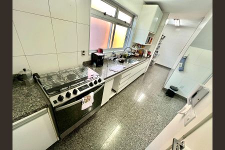 Apartamento à venda com 320m², 5 quartos e 4 vagas Apartamento à venda com 320m², 5 quartos e 4 vagasCozinha