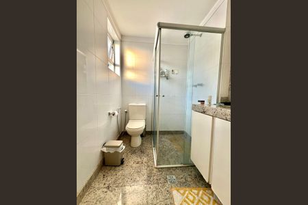 Apartamento à venda com 320m², 5 quartos e 4 vagas Apartamento à venda com 320m², 5 quartos e 4 vagasBanheiro da Suíte 1