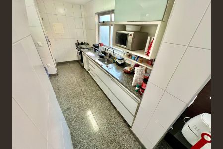 Apartamento à venda com 320m², 5 quartos e 4 vagas Apartamento à venda com 320m², 5 quartos e 4 vagasCozinha