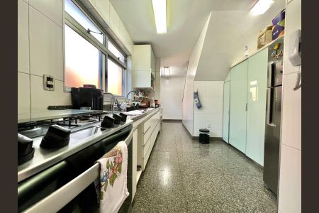 Apartamento à venda com 320m², 5 quartos e 4 vagas Apartamento à venda com 320m², 5 quartos e 4 vagasCozinha