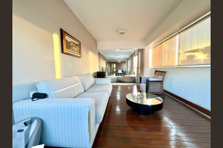 Apartamento à venda com 320m², 5 quartos e 4 vagas Apartamento à venda com 320m², 5 quartos e 4 vagasSala