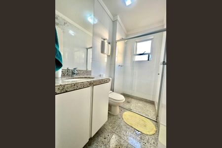 Apartamento à venda com 320m², 5 quartos e 4 vagas Apartamento à venda com 320m², 5 quartos e 4 vagasBanheiro da Suíte 2