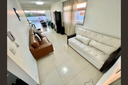 Apartamento à venda com 320m², 5 quartos e 4 vagas Apartamento à venda com 320m², 5 quartos e 4 vagasCobertura - Sala piso superior