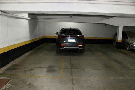 Apartamento à venda com 320m², 5 quartos e 4 vagas Apartamento à venda com 320m², 5 quartos e 4 vagasVagas de garagens (4)