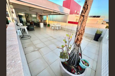 Apartamento à venda com 320m², 5 quartos e 4 vagas Apartamento à venda com 320m², 5 quartos e 4 vagasCobertura