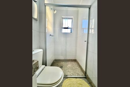 Apartamento à venda com 320m², 5 quartos e 4 vagas Apartamento à venda com 320m², 5 quartos e 4 vagasBanheiro da Suíte 2