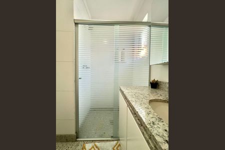 Apartamento à venda com 320m², 5 quartos e 4 vagas Apartamento à venda com 320m², 5 quartos e 4 vagasBanheiro Social