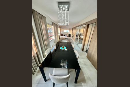 Apartamento à venda com 320m², 5 quartos e 4 vagas Apartamento à venda com 320m², 5 quartos e 4 vagasSala