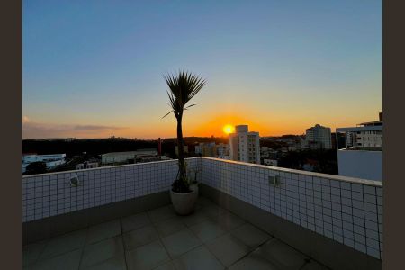 Apartamento à venda com 320m², 5 quartos e 4 vagas Apartamento à venda com 320m², 5 quartos e 4 vagasVista da cobertura