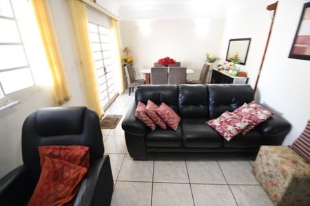 Casa à venda com 100m², 2 quartos e 3 vagasSala