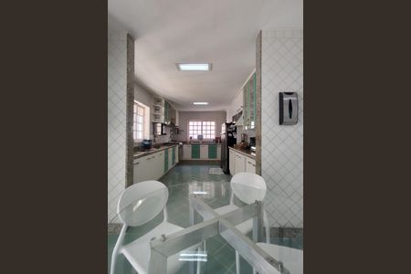 Casa de condomínio à venda com 600m², 4 quartos e 5 vagasCozinha 