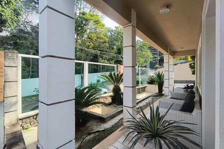 Casa de condomínio à venda com 600m², 4 quartos e 5 vagasVaranda