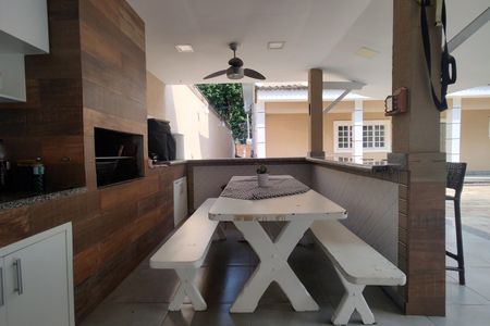 Casa de condomínio à venda com 600m², 4 quartos e 5 vagasChurrasqueira