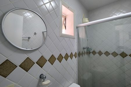 Casa de condomínio à venda com 600m², 4 quartos e 5 vagasBanheiro de serviço