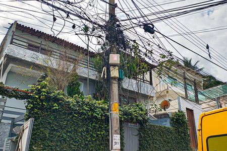 Casa para alugar com 600m², 6 quartos e 2 vagas Casa para alugar com 600m², 6 quartos e 2 vagasFachada