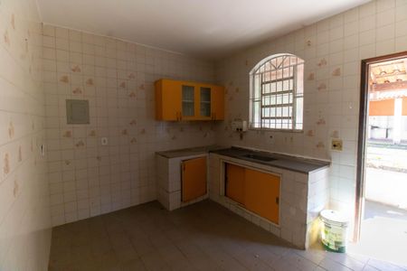 Casa à venda com 200m², 4 quartos e 1 vaga Casa à venda com 200m², 4 quartos e 1 vagaCozinha