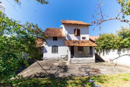 Casa à venda com 200m², 4 quartos e 1 vaga Casa à venda com 200m², 4 quartos e 1 vagaÁrea externa
