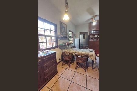 Casa à venda com 170m², 3 quartos e 5 vagas